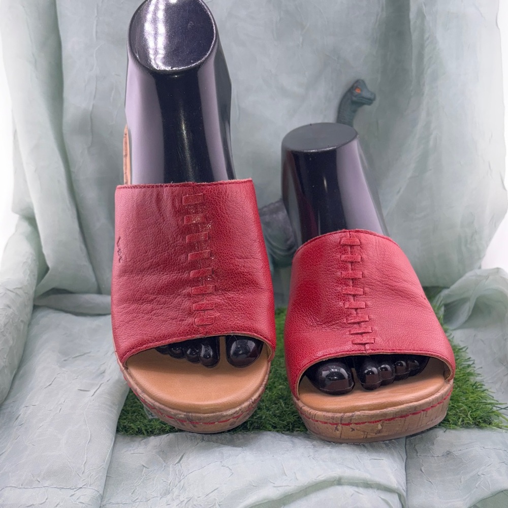 b.o.c. Red Leather Platform Wedge  Slide Mules | 8